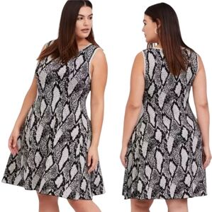 Torrid Snakeskin Print Sweater Knit Dress Size 4